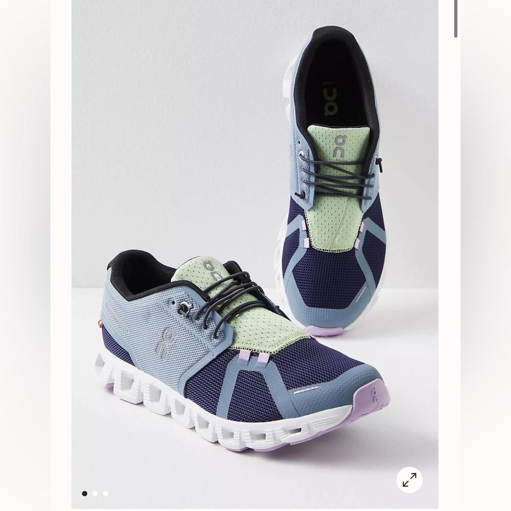 On Cloud 5 Push Sneakers Women’s size 7.5 WORN ONCE